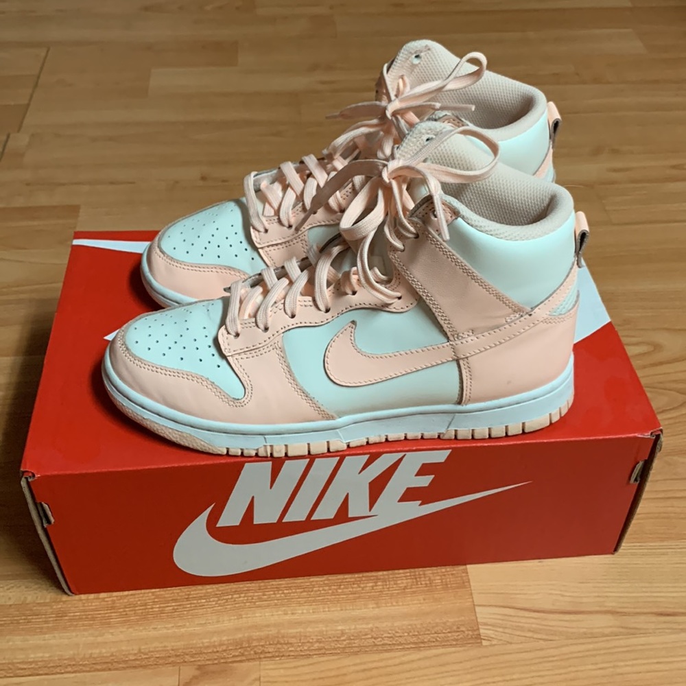 Nike Dunk Crimson Tint Size 6.5